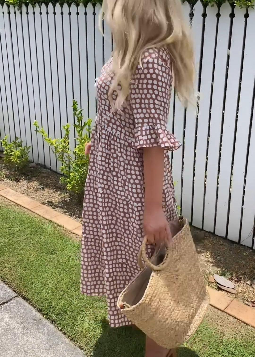 Vienn™ | Korte mouw polka-dot in midi jurk