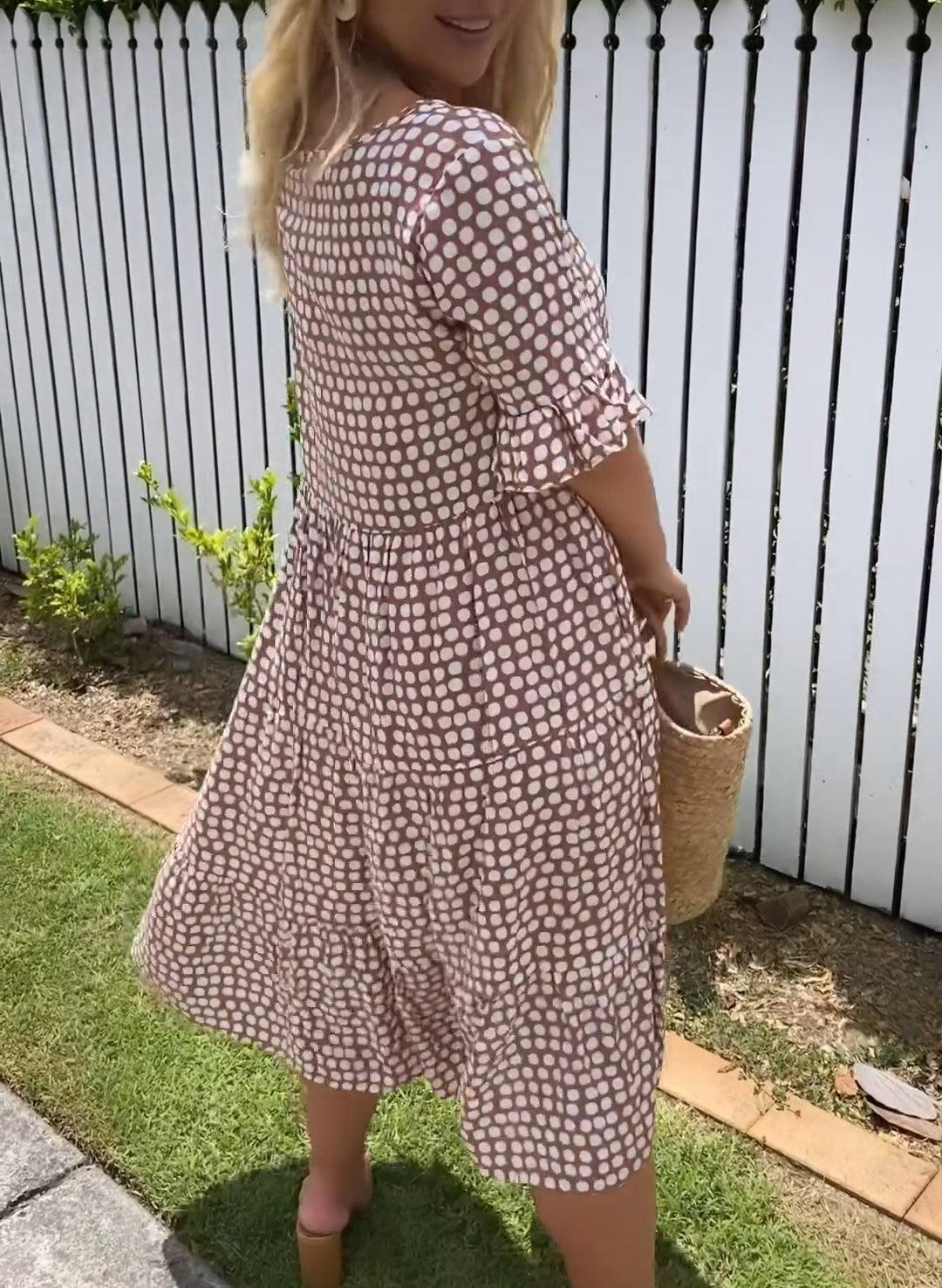 Vienn™ | Korte mouw polka-dot in midi jurk