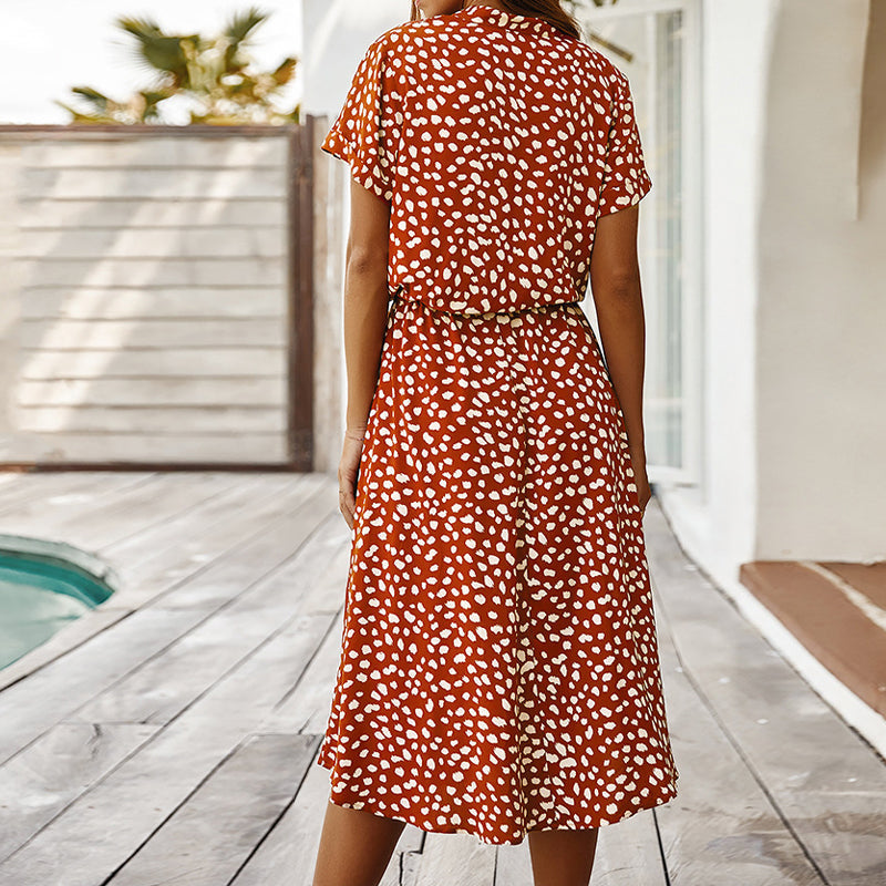 Emelia™ l V-hals jurk met stippen