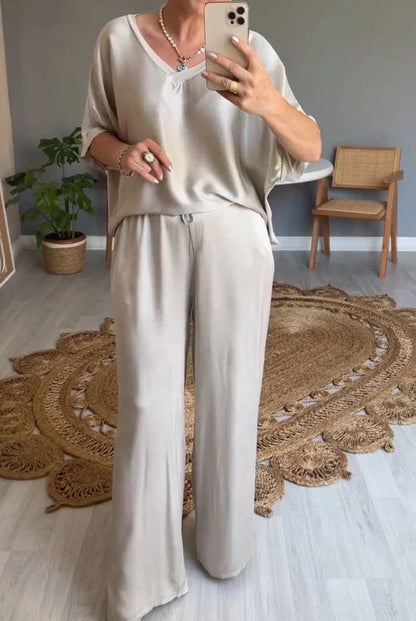 Lydia™| Elegante Satijnen V-hals en Broek Set