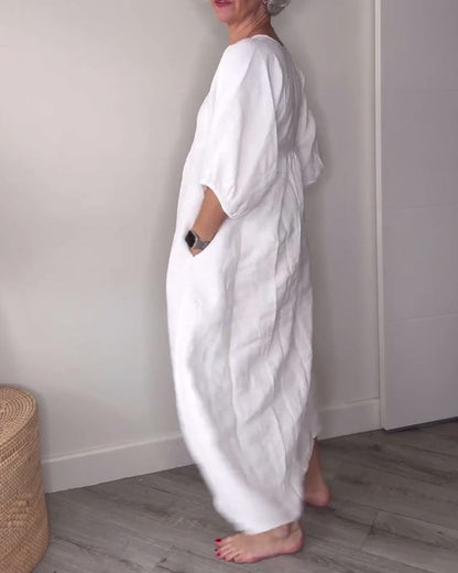 Minka™ | Minimalistische witte jurk met V-hals en korte mouwen