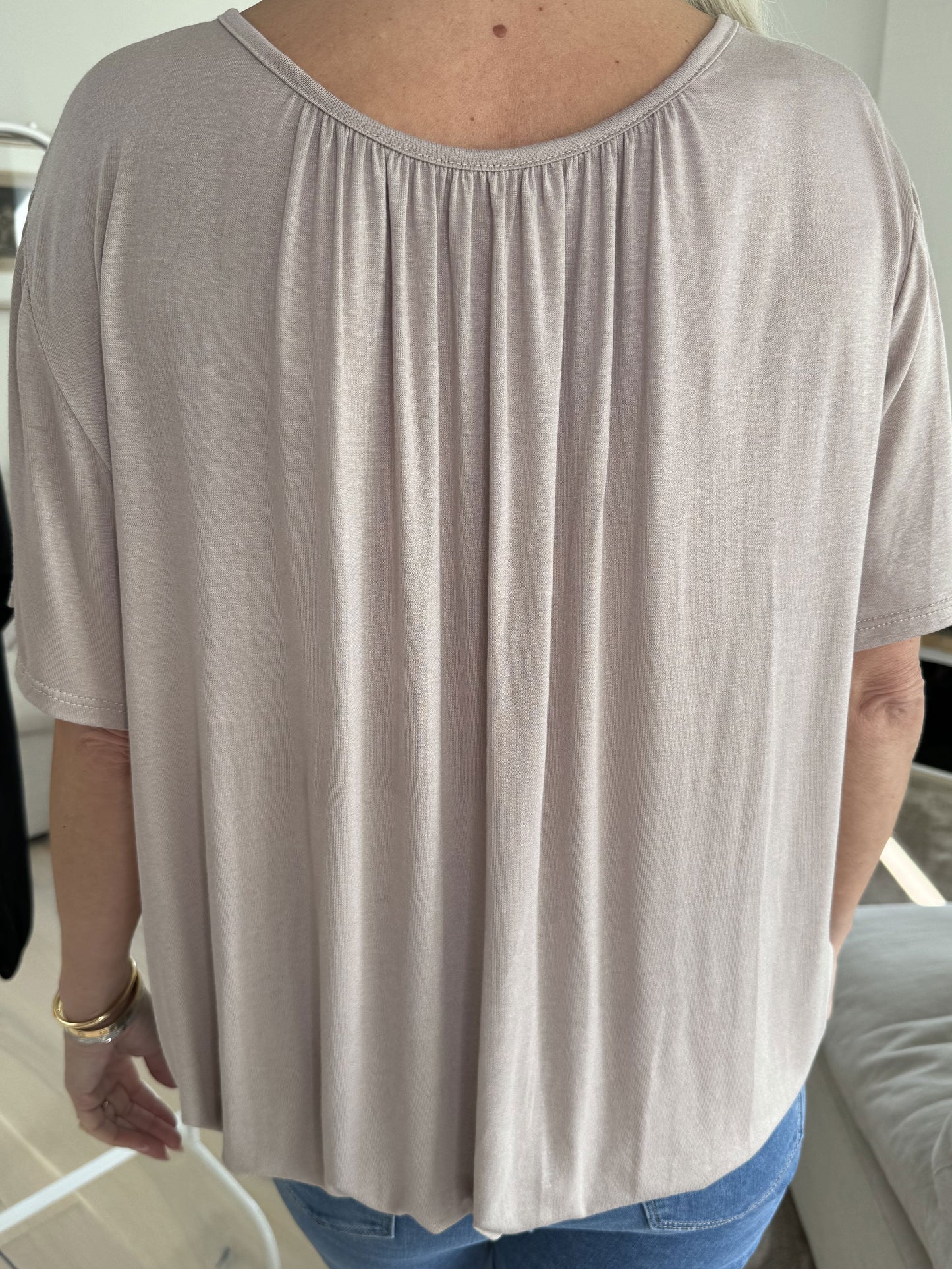 Siramo™  | Stijlvolle T-shirt met Elastieke Onderkant (1+1 GRATIS)