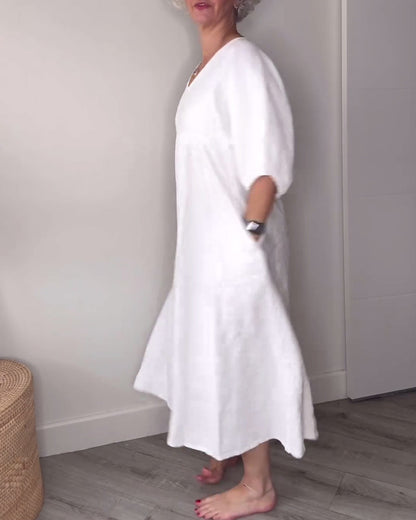 Minka™ | Minimalistische witte jurk met V-hals en korte mouwen