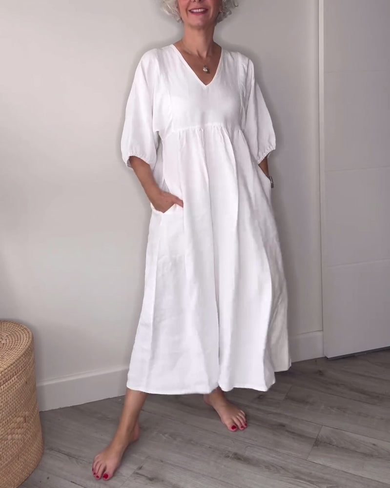 Minka™ | Minimalistische witte jurk met V-hals en korte mouwen
